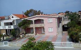 Apartmani Mira